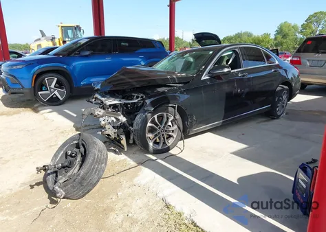 2018 Mercedes-Benz C 300 4Matic из США, поврежденный, VIN 55SWF4KB4JU256433